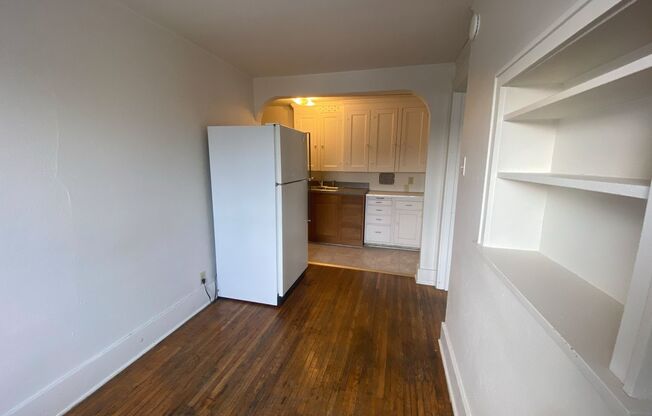 2 beds, 1 bath, $865, Unit 3