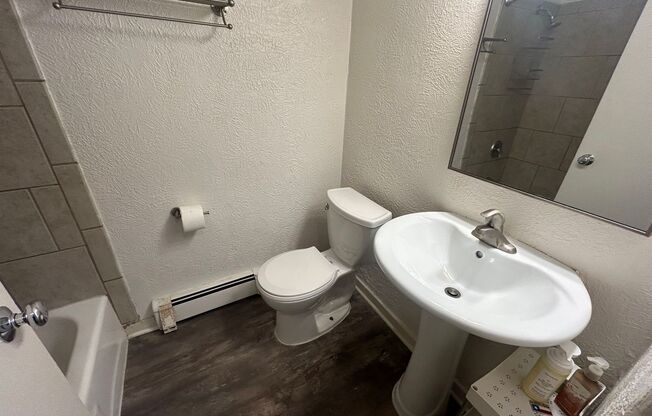 1 bed, 1 bath, $850, Unit 107