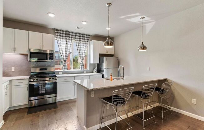 Luxury Townhouse, Minutes from Downtown