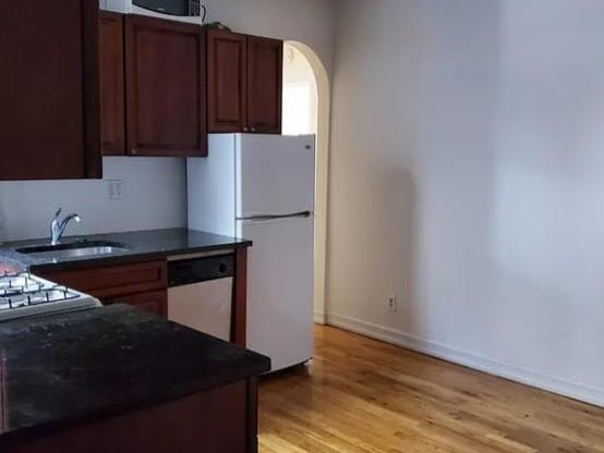 208 E 7 ST