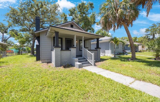 Cosy 2 bedroom 1 bath home with nice size yard $1990 SECTION 8 WELCOME