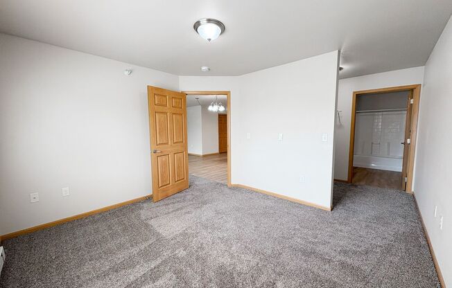 2 beds, 2 baths, 1,057 sqft, $1,165, Unit 2213-102