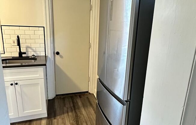 1 bed, 1 bath, $1,075, Unit 2R