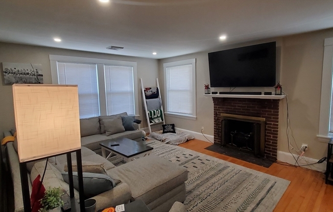 45 WORCESTER LN