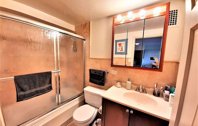 1 bed, 1 bath, 700 sqft, $2,000, Unit 418-0706