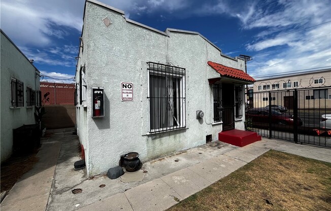 6325 S FIGUEROA ST