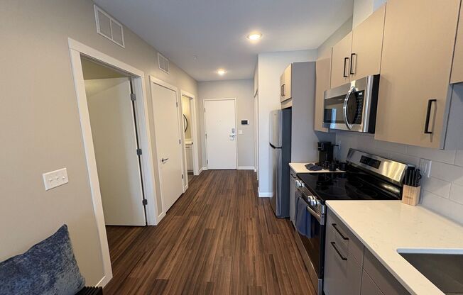 1 bed, 1 bath, 705 sqft, $1,600, Unit 512