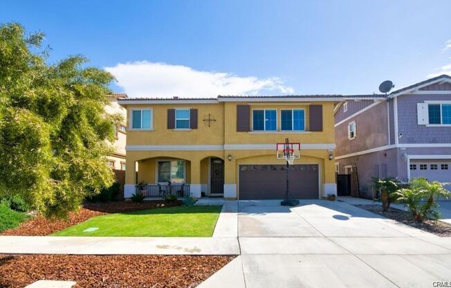 Spacious 4-Bed, 2.5-Bath Home in Fontana Unified School District with Private Backyard