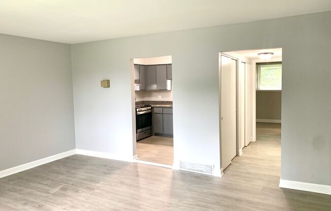 2 beds, 1 bath, $1,095