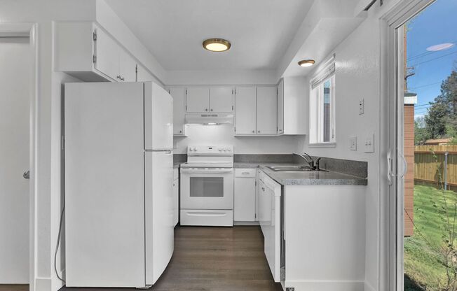 3 beds, 1.5 baths, 1,200 sqft, $1,750, Unit 5454-3