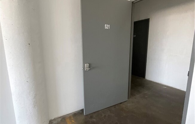 Studio, 1,200 sqft, $1,800, Unit 521