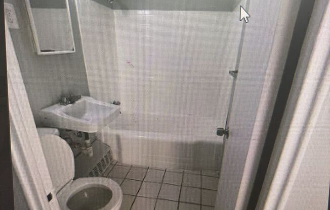 1 bed, 1 bath, 430 sqft, $1,400, Unit 430