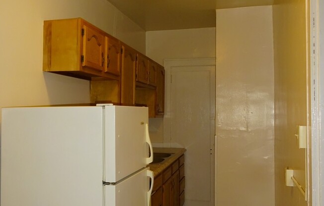 Studio, 1 bath, 390 sqft, $800, Unit 27