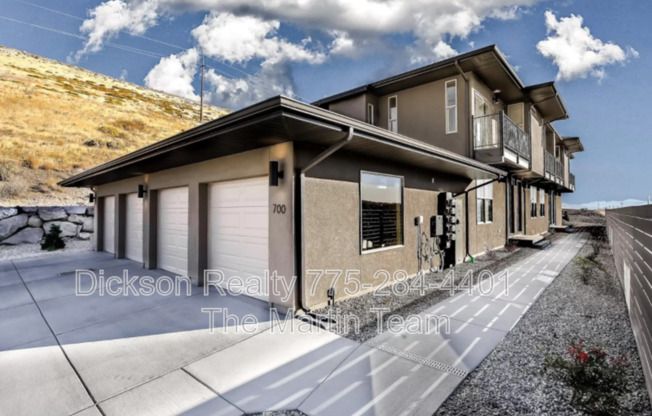 740 Bluffs Ct