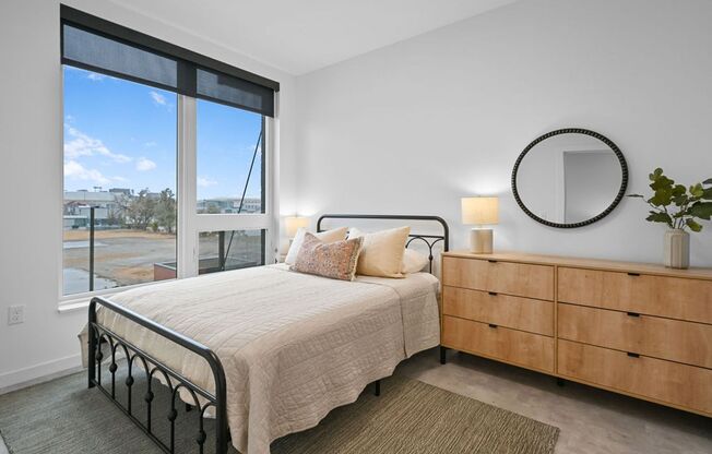 1 bed, 1 bath, 703 sqft, $1,750, Unit 215