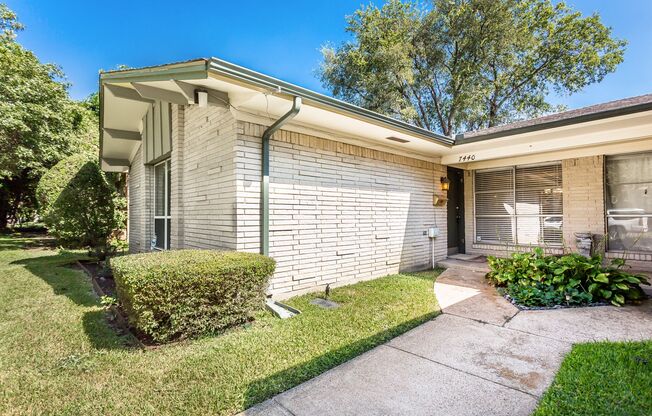 3 Bed, 2 Bath Duplex in Northeast Dallas!