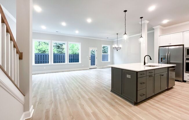 3 beds, 2.5 baths, $2,800