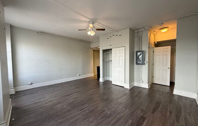Studio, 1 bath, 430 sqft, $1,375, Unit 819