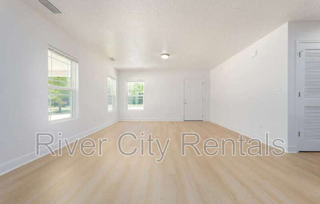 1030 SE 52 ST
