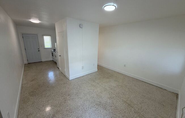 Studio - Centrally located- Walking distance to Brickell!