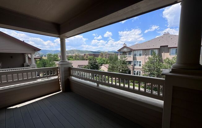 July 1st Move in! Top Floor 2 Bed / 2 Bath Condo with Mountain Views and 1 car detached garage in SW Littleton!
