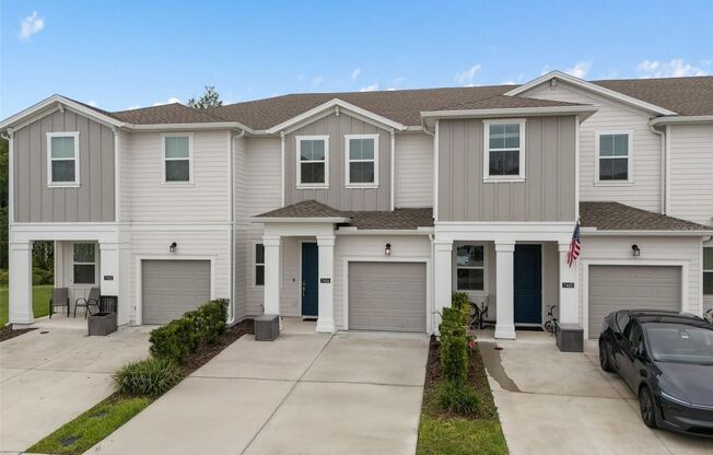 Ready to call this Kissimmee townhouse home?