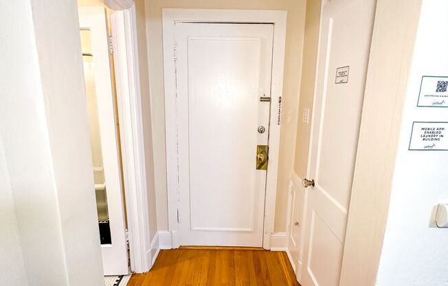 Studio, 1 bath, 365 sqft, $995, Unit 208