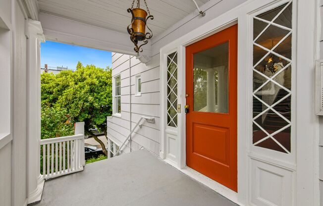 Lovely Studio Home in Capitol Hill! $250.00 OFF One Month's Rent!!