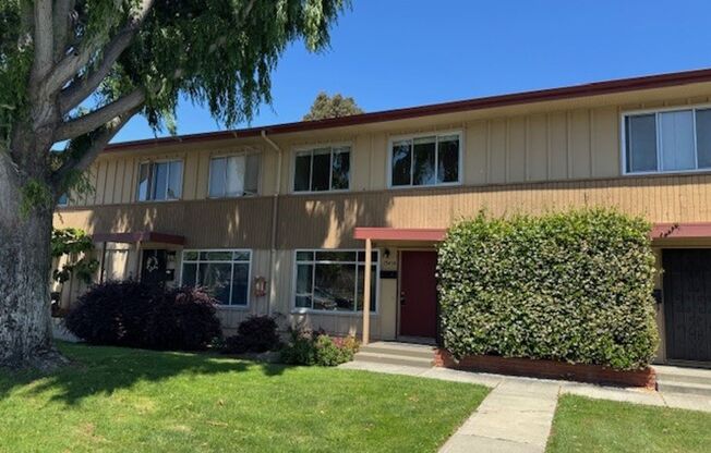 Located in Marina Gardens, great location!! Pet Friendly!!!!