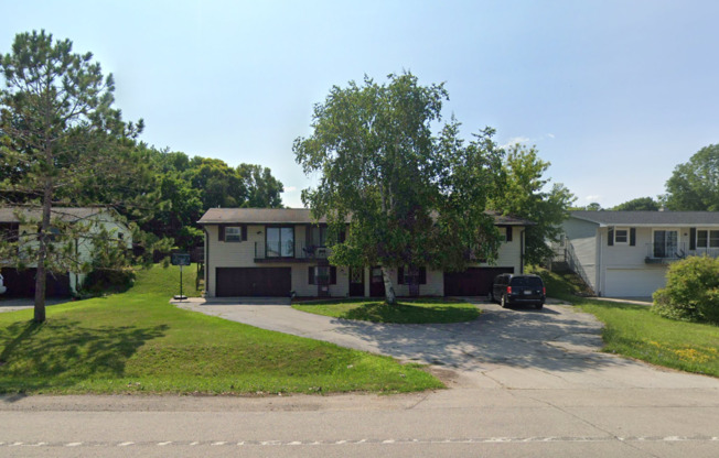 2746 - 2748 Nicolet Dr - Duplex