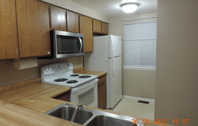 4240 S MOBILE CIR