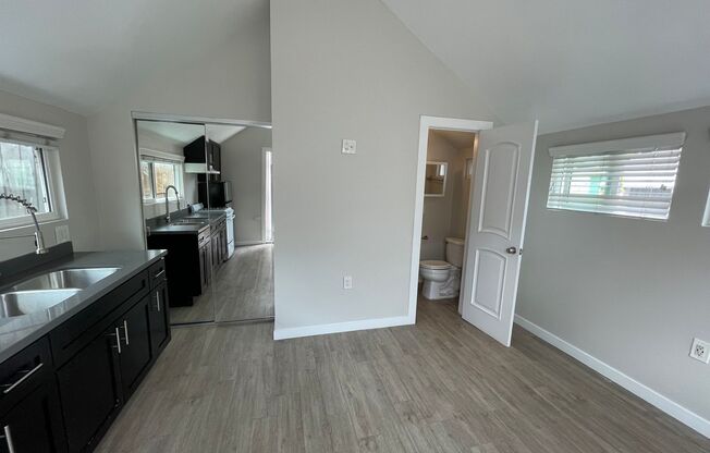 Ocean Breeze & Endless Charm- Walk to the Beach from Your cottage Retreat!