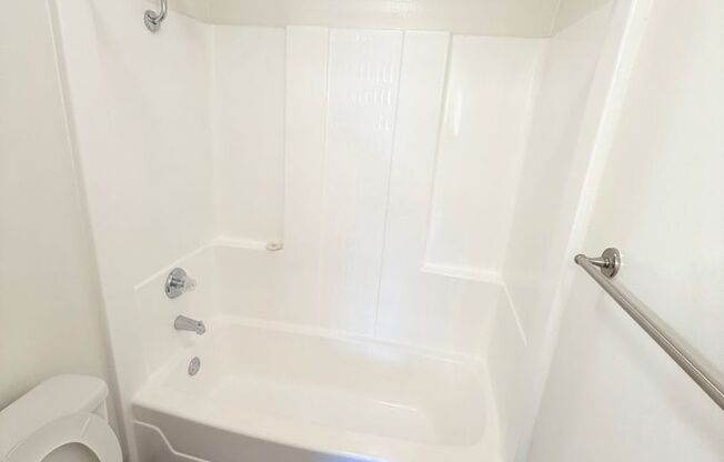 1 bed, 1 bath, 713 sqft, $2,075, Unit A122