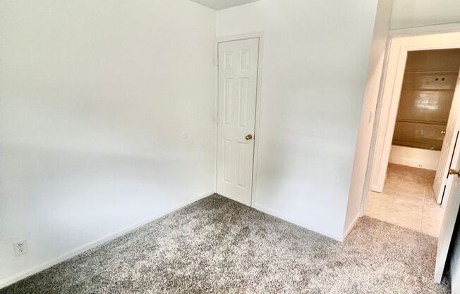 3 beds, 1 bath, $950