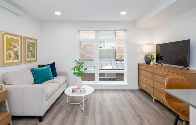 Studio, 1 bath, 363 sqft, $1,510, Unit 12
