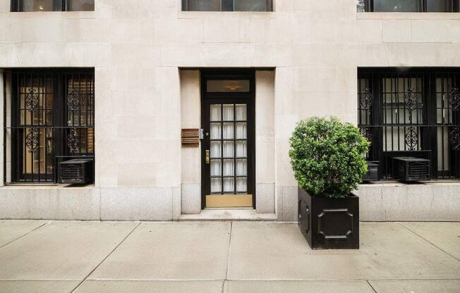 116 E 63 ST