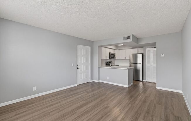 ONE BEDROOM ONE BATHROOM! WATERFRONT COMMUNITY!