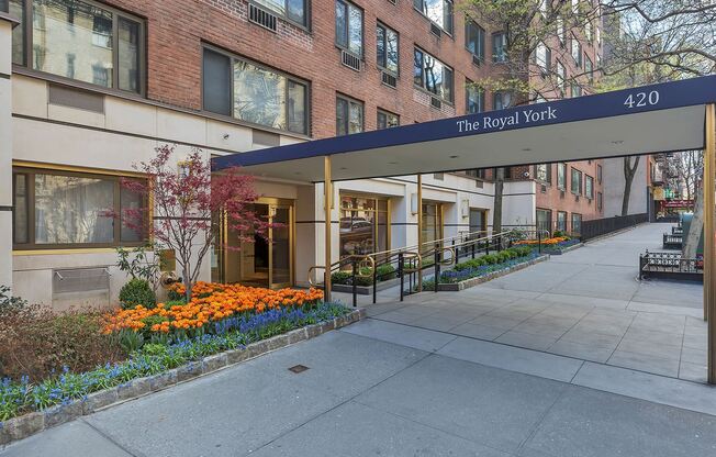 420 E 64 ST