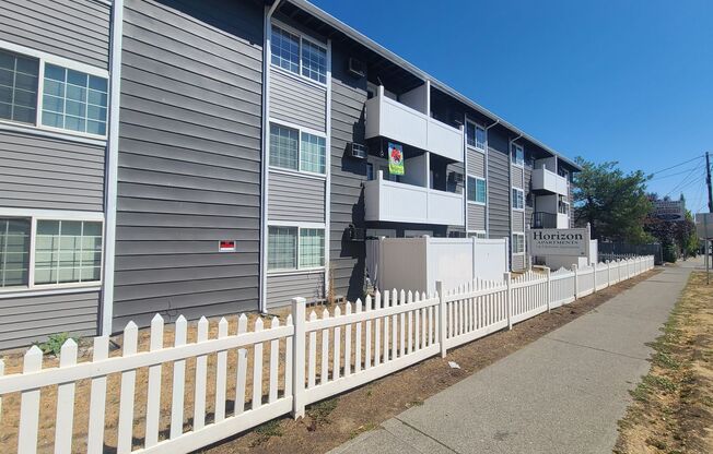 2 beds, 1 bath, $1,095, Unit 306