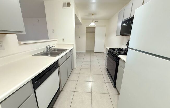 1 bed, 1 bath, $1,095, Unit UNIT 1015