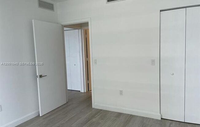 1 bed, 1 bath, 609 sqft, $3,450, Unit 55 SW 9th St # 3102