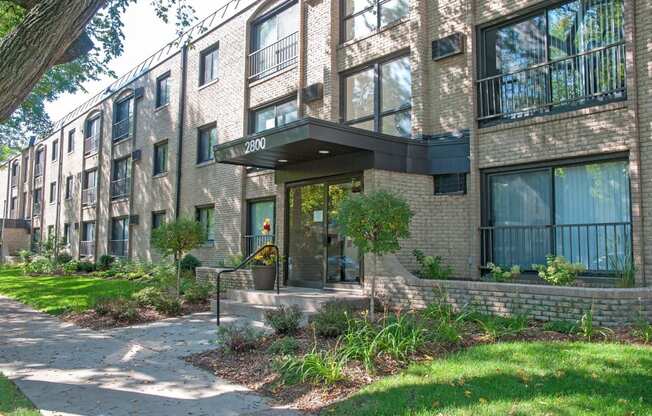 Brick Exterior of 2800 Girard Apartment in Minneapolis, MN