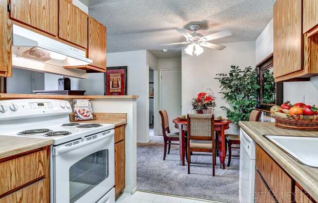 Fully Furnished Kitchen With Stainless Steel Appliances at The Seasons Apartments, San Ramon, CA