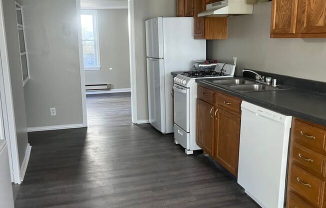 1 bed, 1 bath, 650 sqft, $700, Unit Unit 3