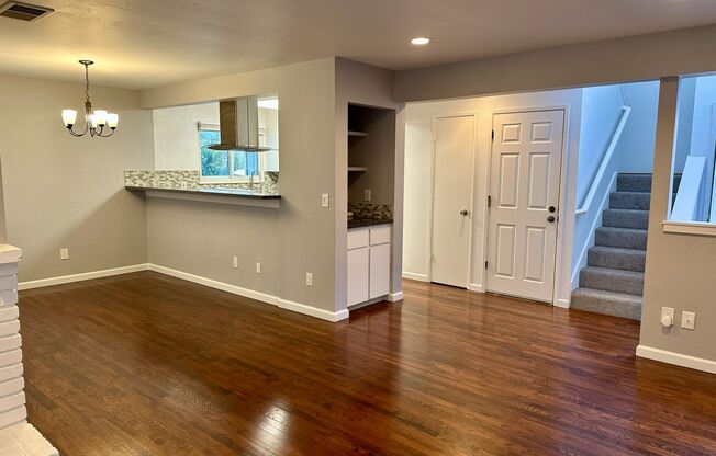 Sharp and Beautilful End Unit Condo in San Jose!