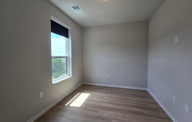 1 bed, 1 bath, 925 sqft, $2,060, Unit 8421-239
