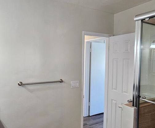 2 beds, 1 bath, $2,600, Unit 5259