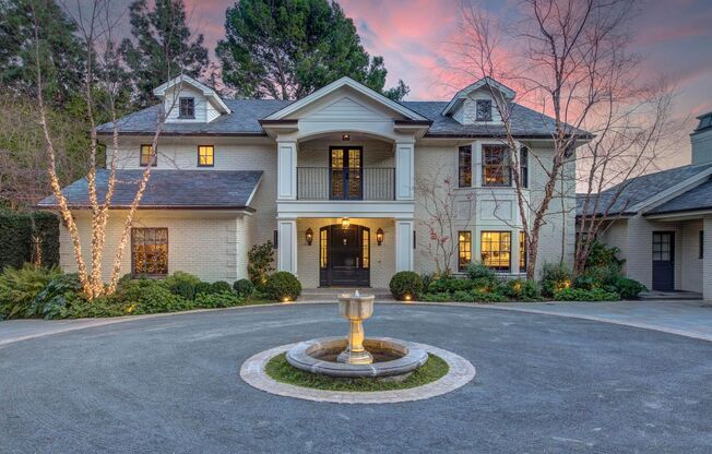 Furnished Hollywood Hills Estate | Summer Rental with Panoramic City Views, Gym, Spa & Pool!
