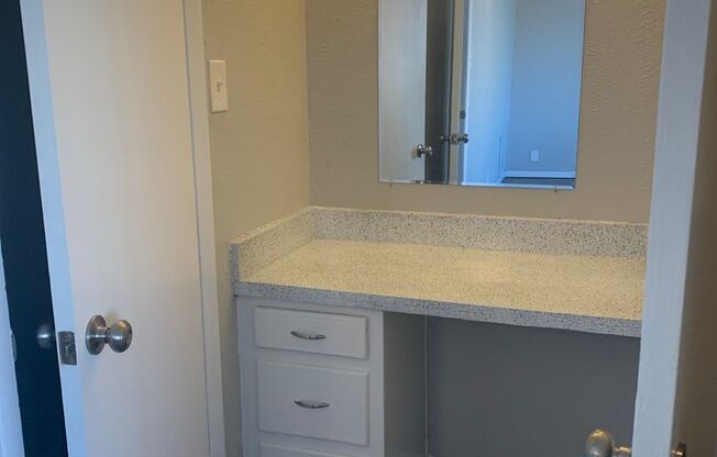 1 bed, 1 bath, 670 sqft, $945, Unit 215