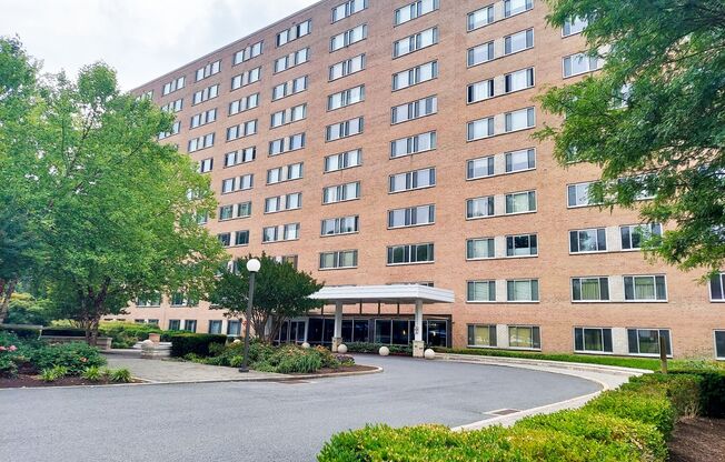 Spacious 1br/1bth Condo minutes from Downtown Silver Spring!